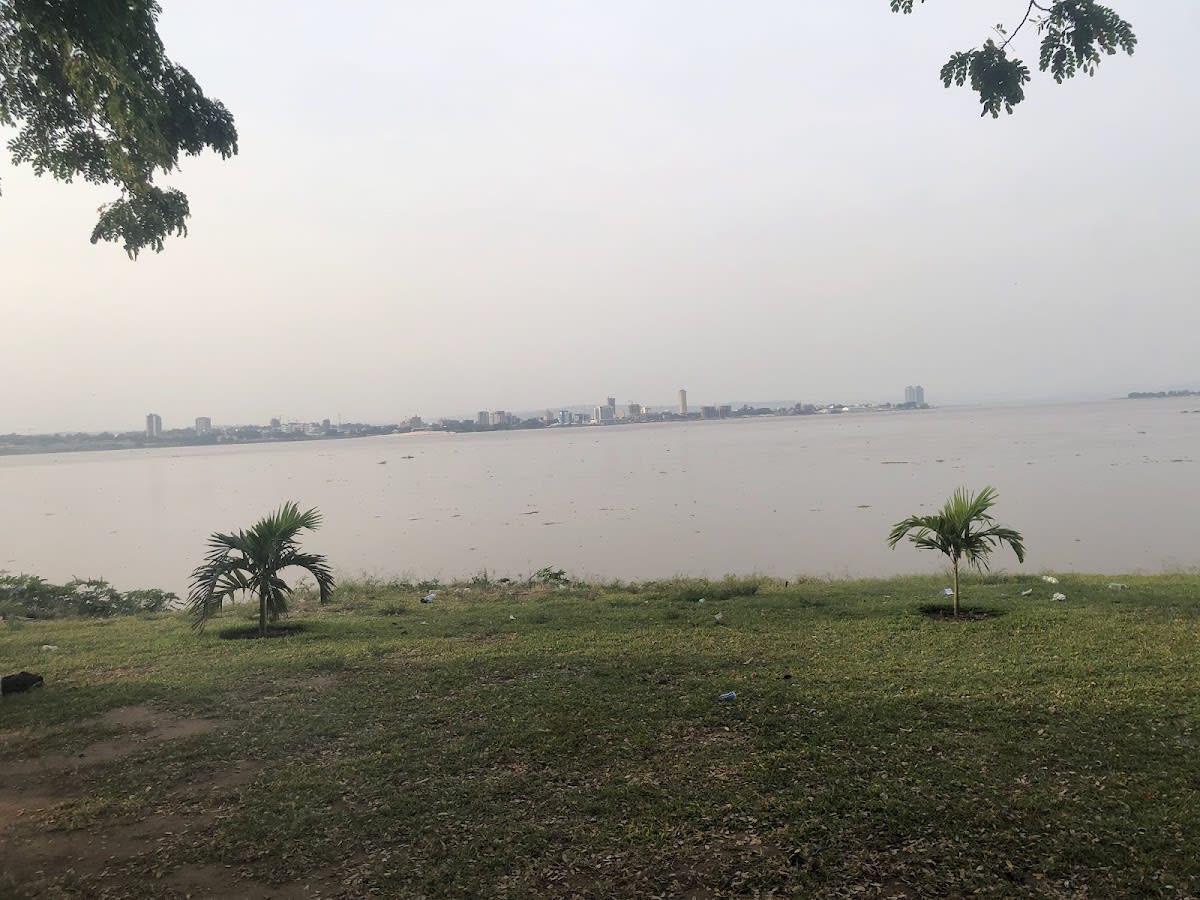 Au bord du fleuve
