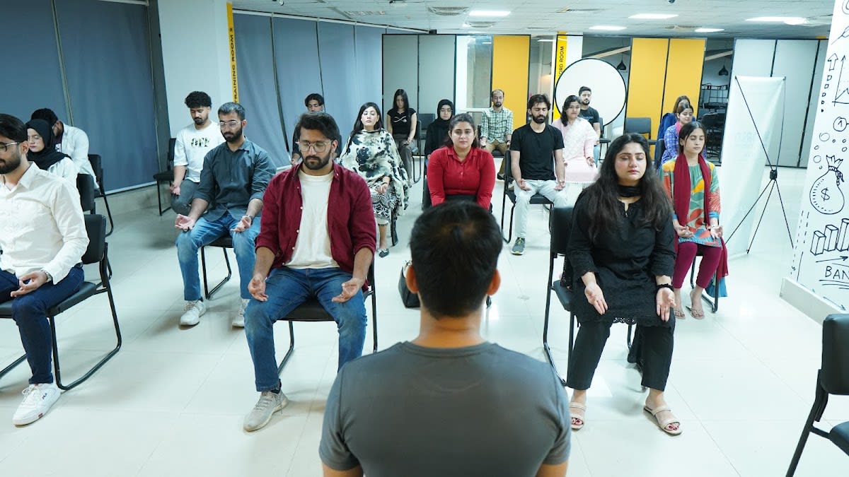 Axeemyoga | Corporate Yoga Instructor in Lahore | Celebrity Yogi