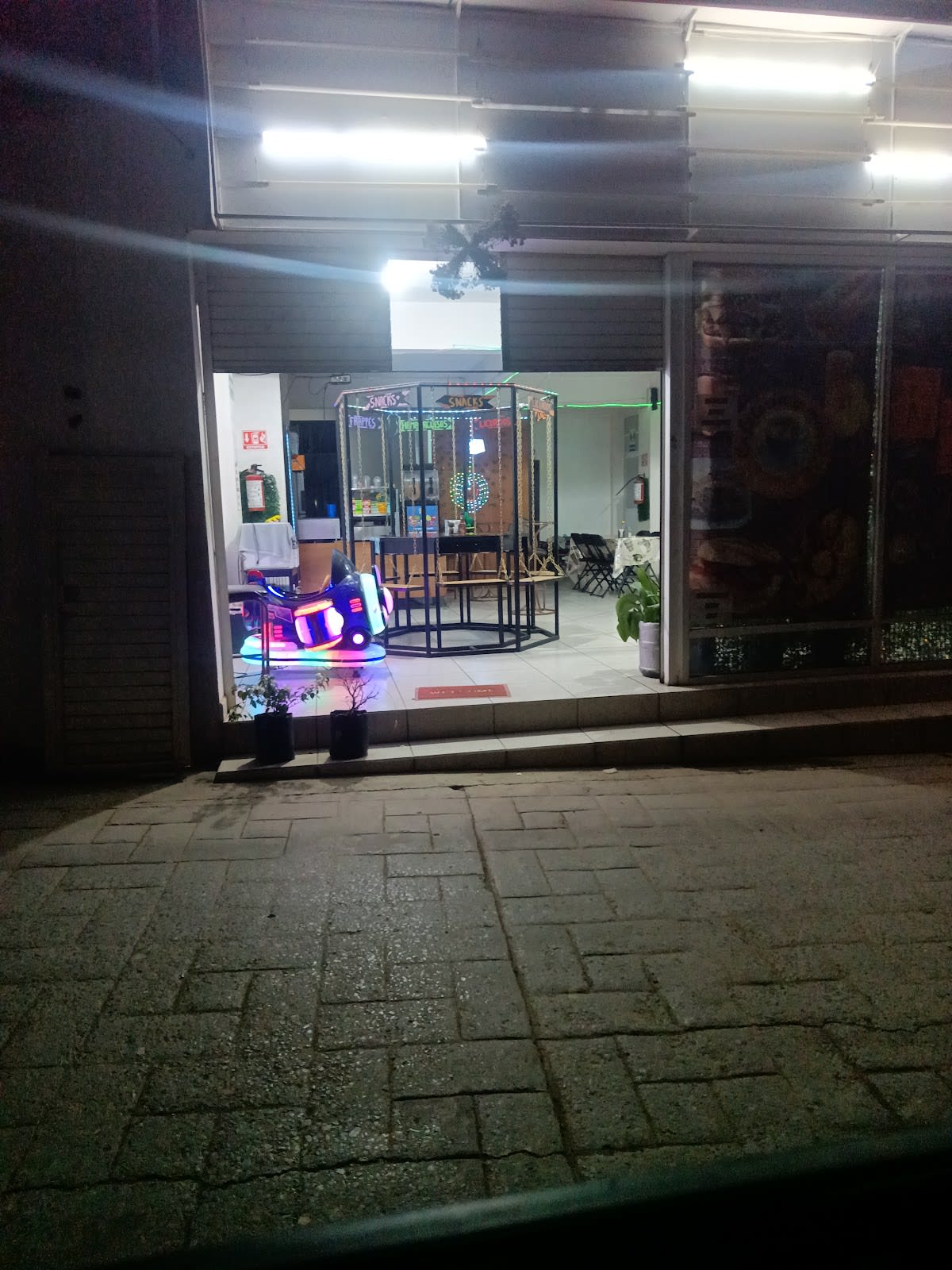Cafeteria y más...La Escondida