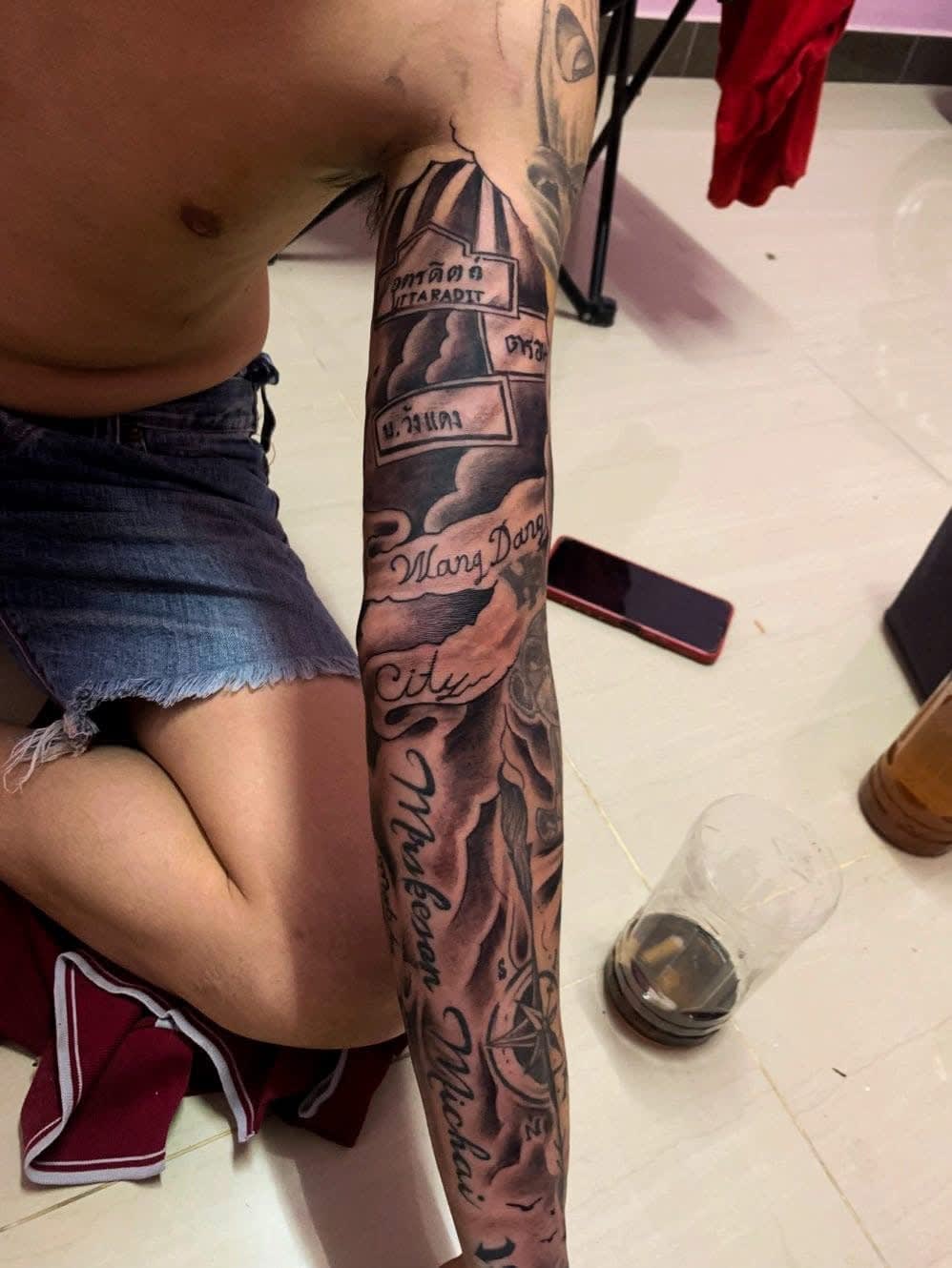 Earth-tattoo studio