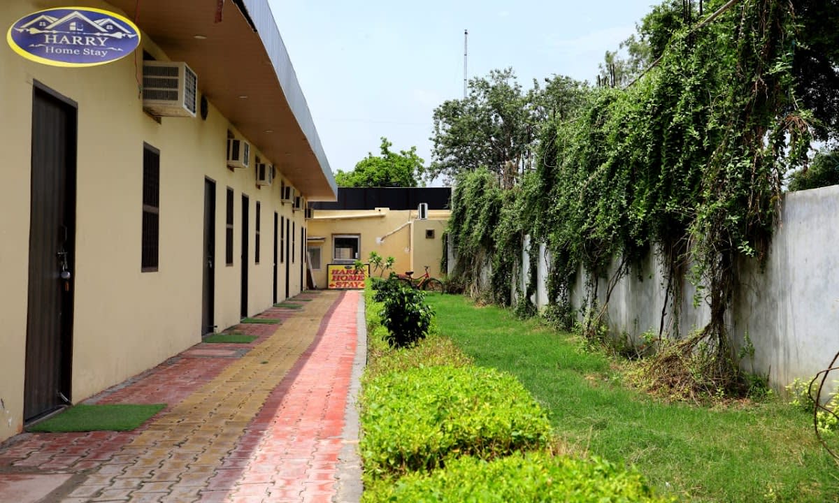 Harry Home Stay Agra - Bed & Breakfast