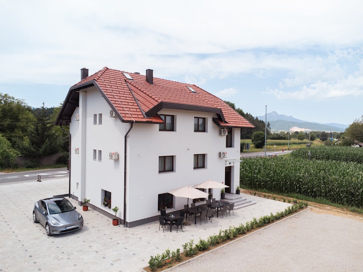 Rooms Enter Ogulin