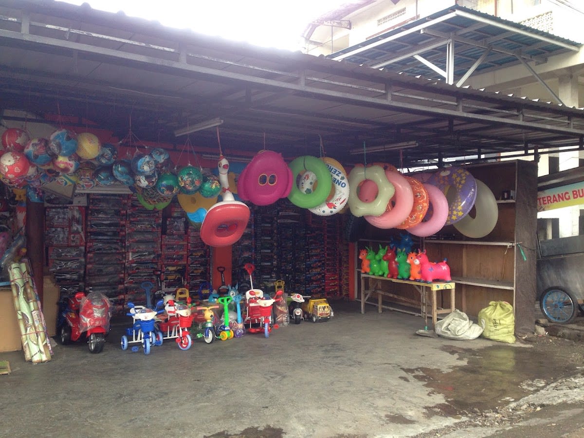 Si Hitam Toys